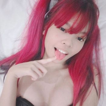 nude littleeleaf showing cfnm selfie