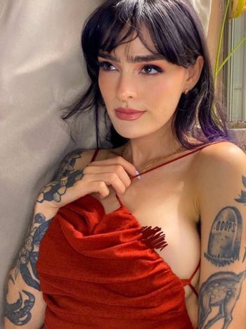 nude littlehollybethxo posting petite selfie