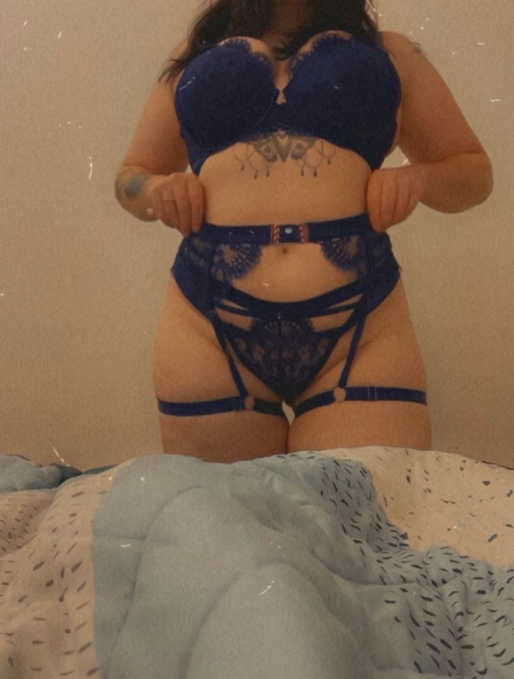 livvvylouu OnlyFans doing lingerie