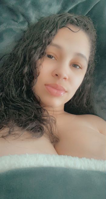 nude lizziechester showing big tits selfie