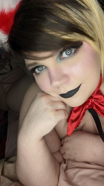 nude lorra_cosplays posting custom content selfie