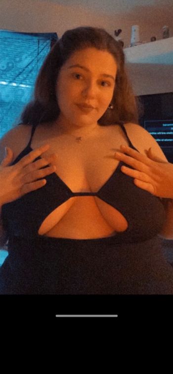 nude lovelyliz100 posting bbw selfie