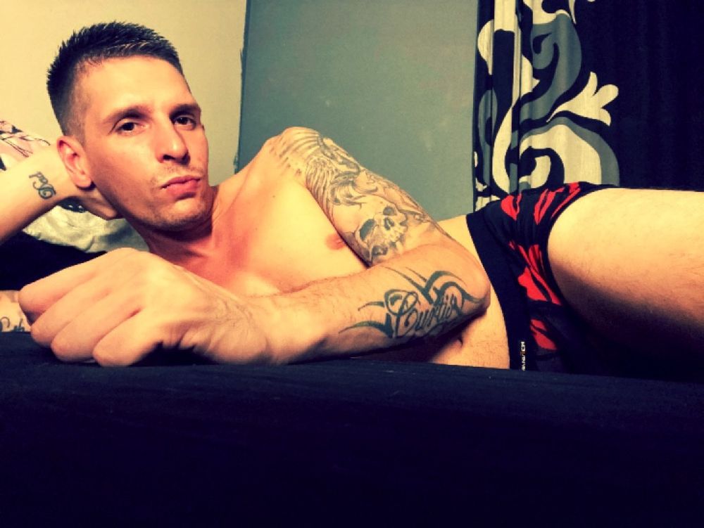 loveman420 OnlyFans doing messaging