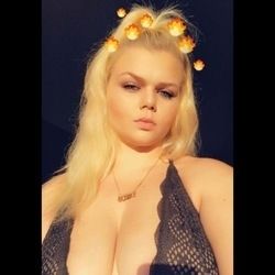 loxxlo OnlyFans live selfie