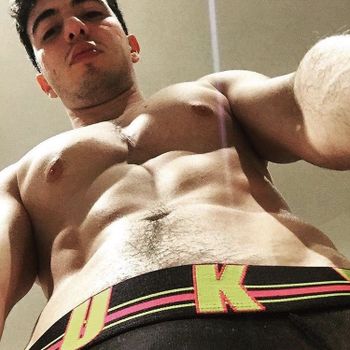 nude lucky_lucas doing male selfie