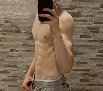 nude luke.bi.18 posting streamer selfie