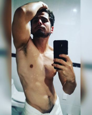 nude m.mj37 showing male selfie