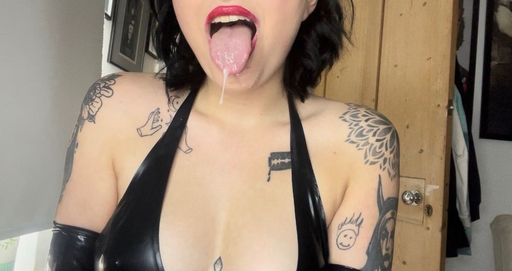 madamegrayy OnlyFans showing kinky