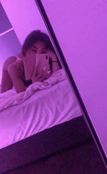 nude mamiicc doing exhibitionism selfie