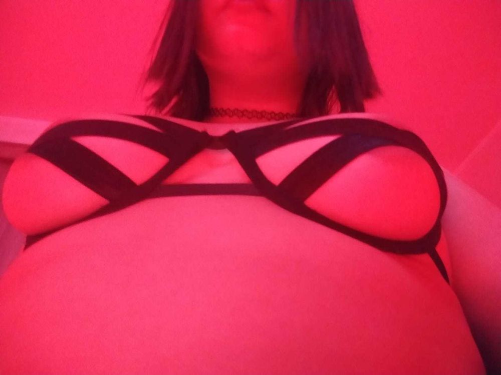 mamishadows OnlyFans doing kinky