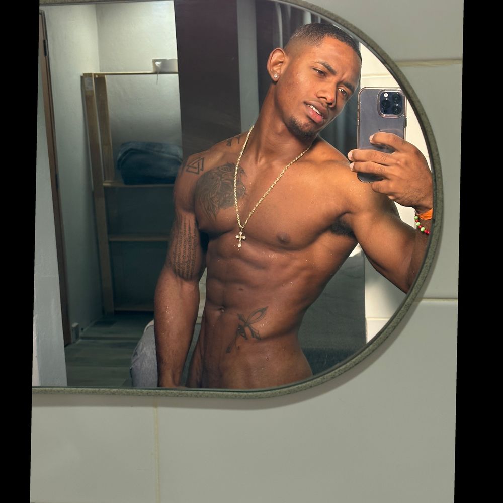 marcos_elbaby OnlyFans doing messaging