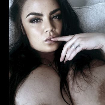 nude mariaaaah leaking big tits selfie