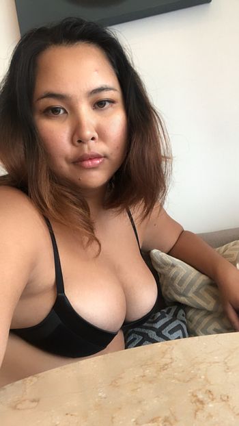 nude marugoniemargot posting asian selfie