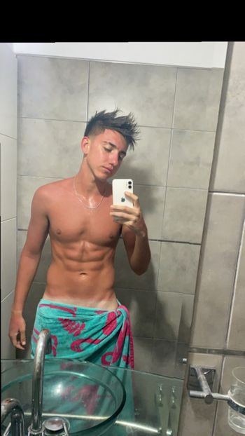 nude mateorivilliok posting argentina selfie