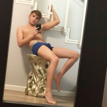 nude matthewlush posting submissive selfie