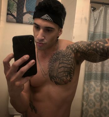 nude maximilliano showing male selfie