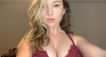 nude mckenzieluvvv showing girlfriend