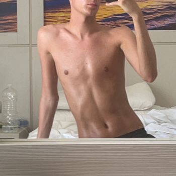 nude mcr_twinkkk showing custom content selfie