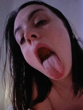 nude meatjenn doing middle eastern selfie