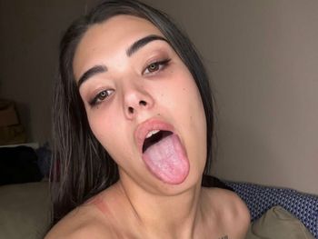 nude mellamanmimii doing custom content selfie