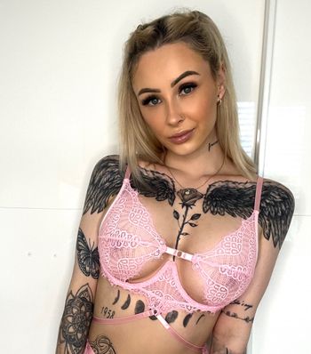 nude meltatt doing cumplay selfie