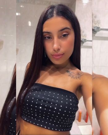 nude mialaisa recording latina selfie