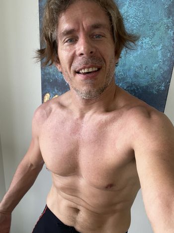 nude mickbluevip doing united states selfie