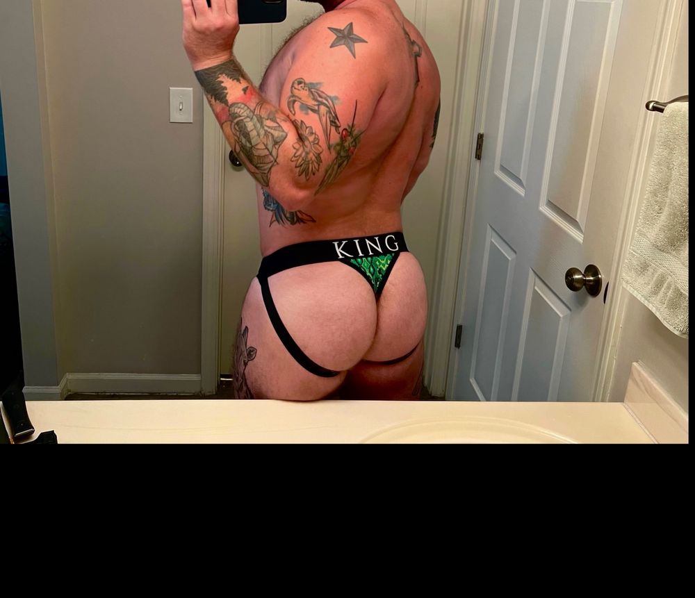 midwest_evan OnlyFans showing male