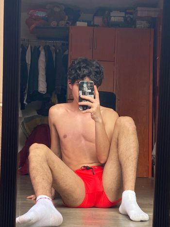 nude migueelmahm doing latina selfie