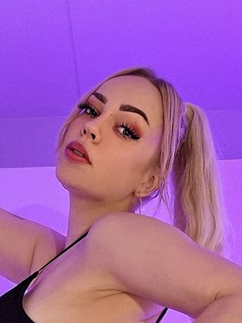 nude mirella_fin doing slut selfie