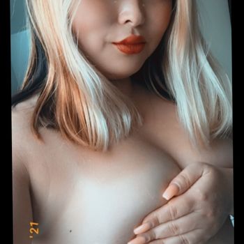 nude miss_rosy_valentina doing latina selfie