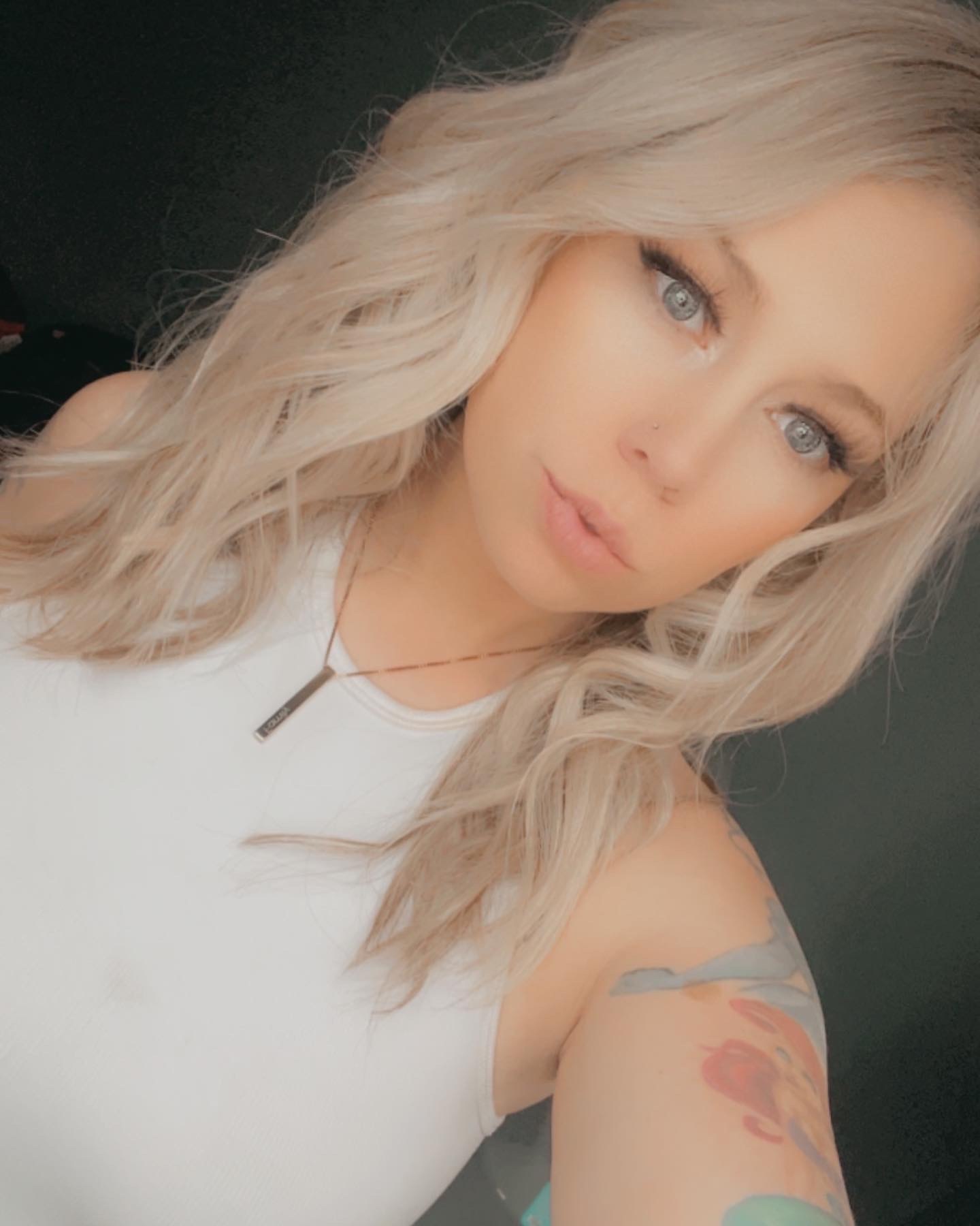 nude missblondelle_free outdoor