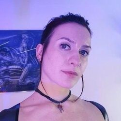 nude missfloraberlin posting fetish selfie