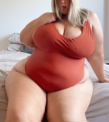 nude misshoneypotts showing fetish selfie