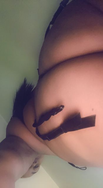 nude missmrprettyfeetbbw posting dancing