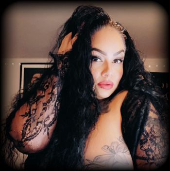 nude mizz_buttafly posting tattoo selfie