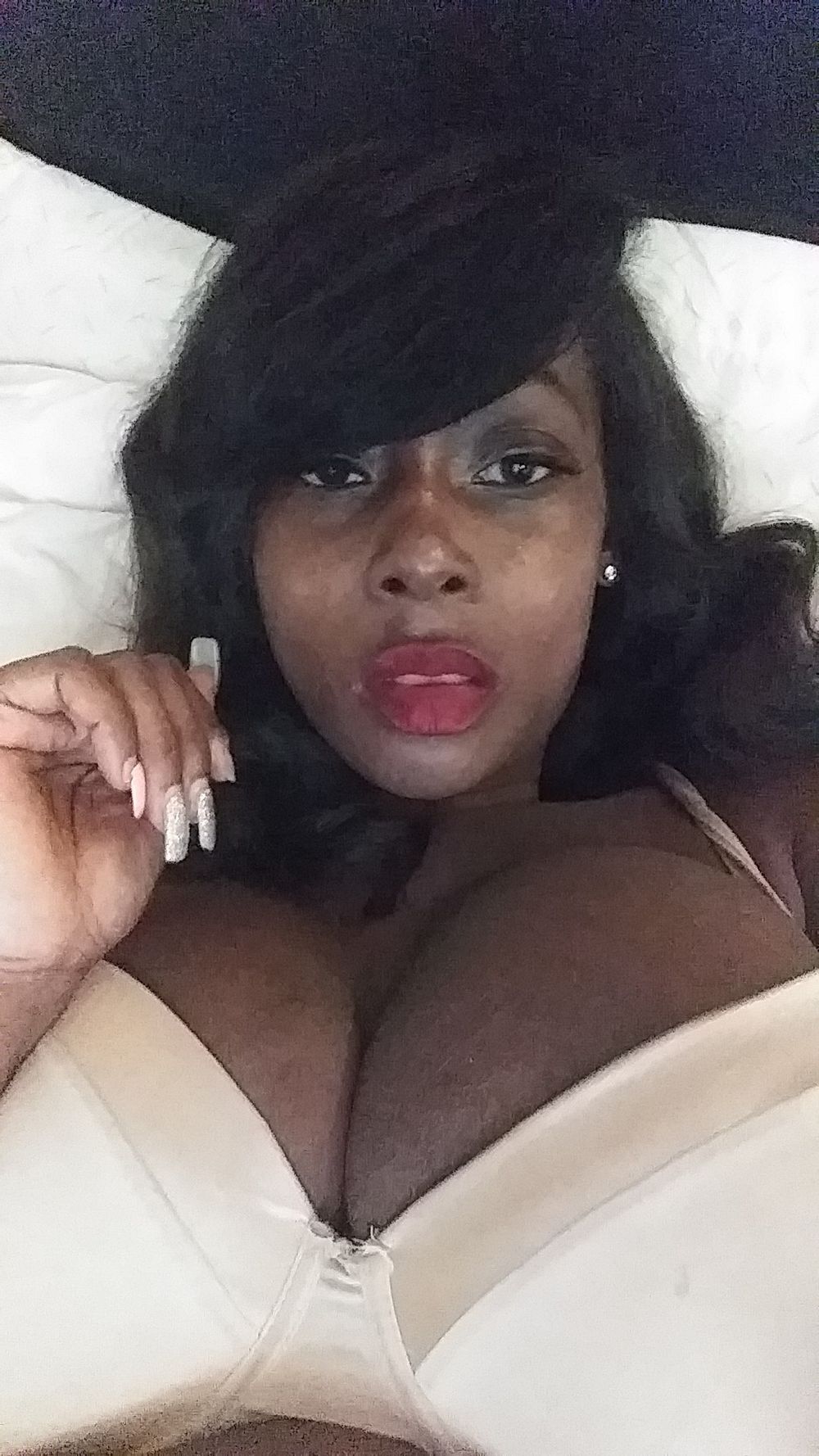 mizzcoco_18 OnlyFans showing ebony