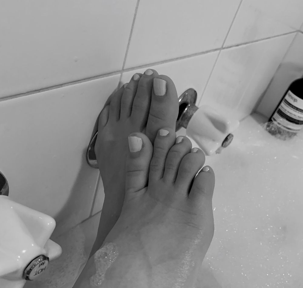 modelling-feet OnlyFans leaking lesbian