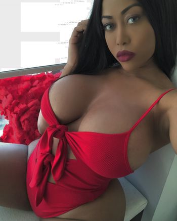 nude moreofmoriah showing live selfie