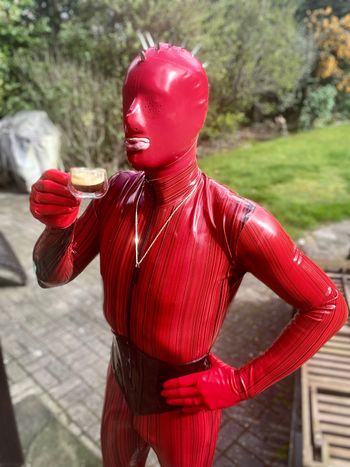 nude mr_l8x latex selfie