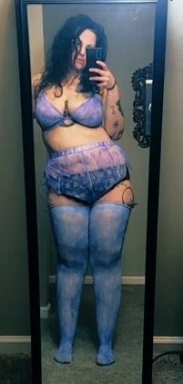 nude ms.envee showing bbw selfie