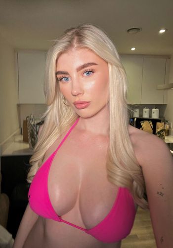 nude mslolaof showing custom content selfie