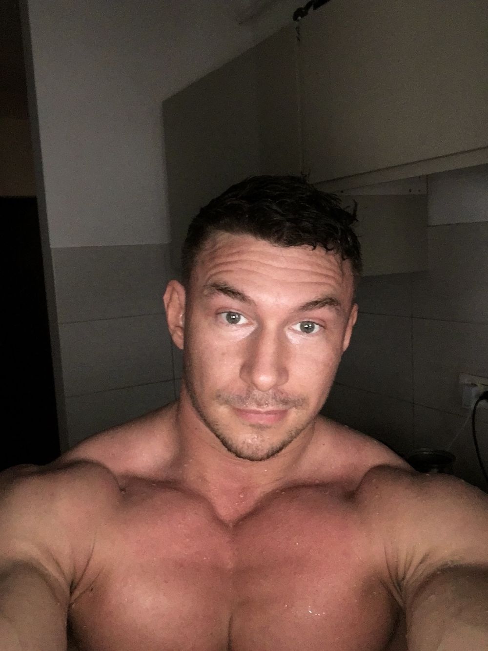 muscularkevin OnlyFans showing male