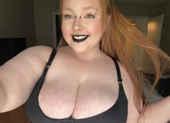 nude mysticwitch69 doing messaging