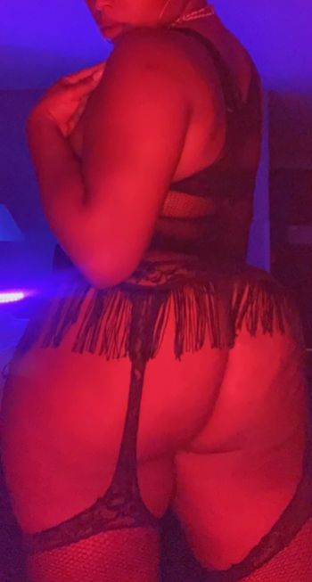 mzstrawberryhenny OnlyFans curves