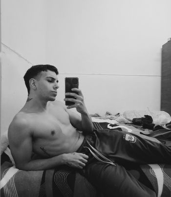 nude nahuxxxboy showing male selfie