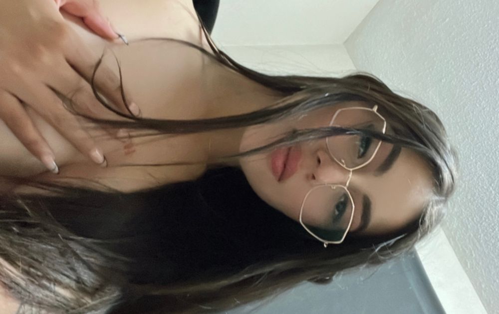 nat_v_aly OnlyFans doing latina