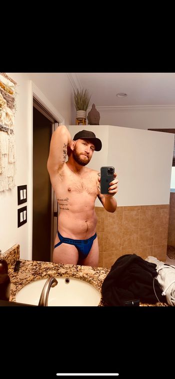 nude natelewinski showing submissive selfie