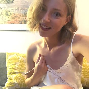 nude natural-blonde- blonde selfie