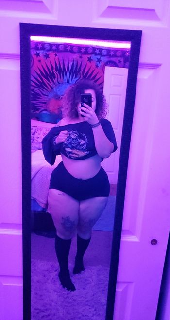 nude neon_bebe doing bbw